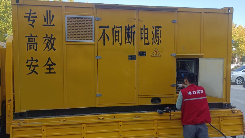 望谟柴油发电机组和UPS电源配合使用时，如何避免切换过程中的电力中断？